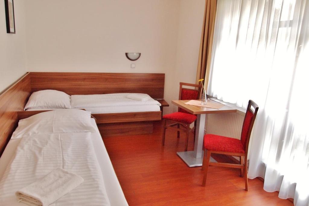 Hotel Faust เดชชิน ภายนอก รูปภาพ