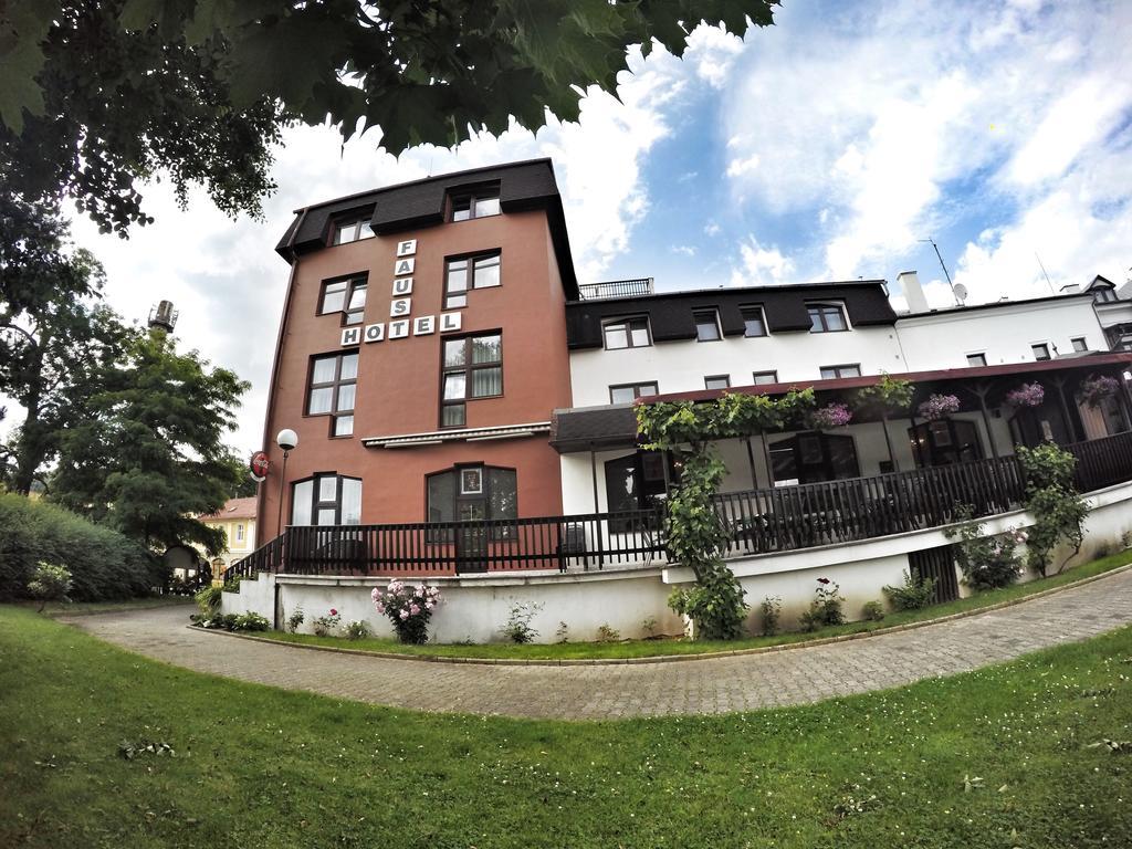 Hotel Faust เดชชิน ภายนอก รูปภาพ