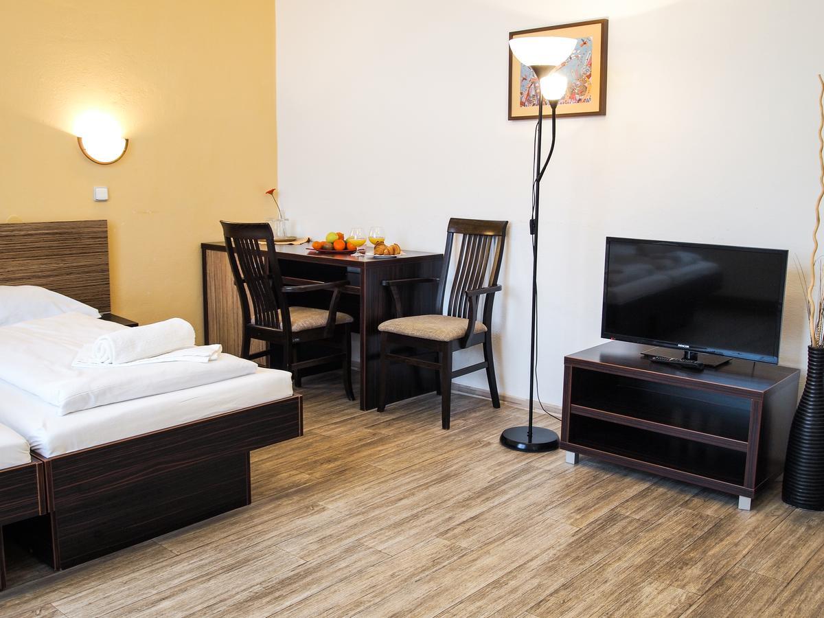 Hotel Faust เดชชิน ภายนอก รูปภาพ