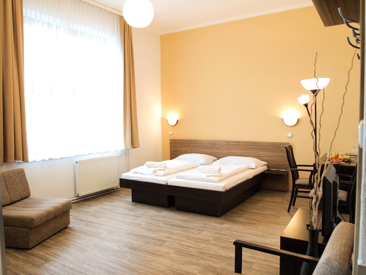 Hotel Faust เดชชิน ภายนอก รูปภาพ