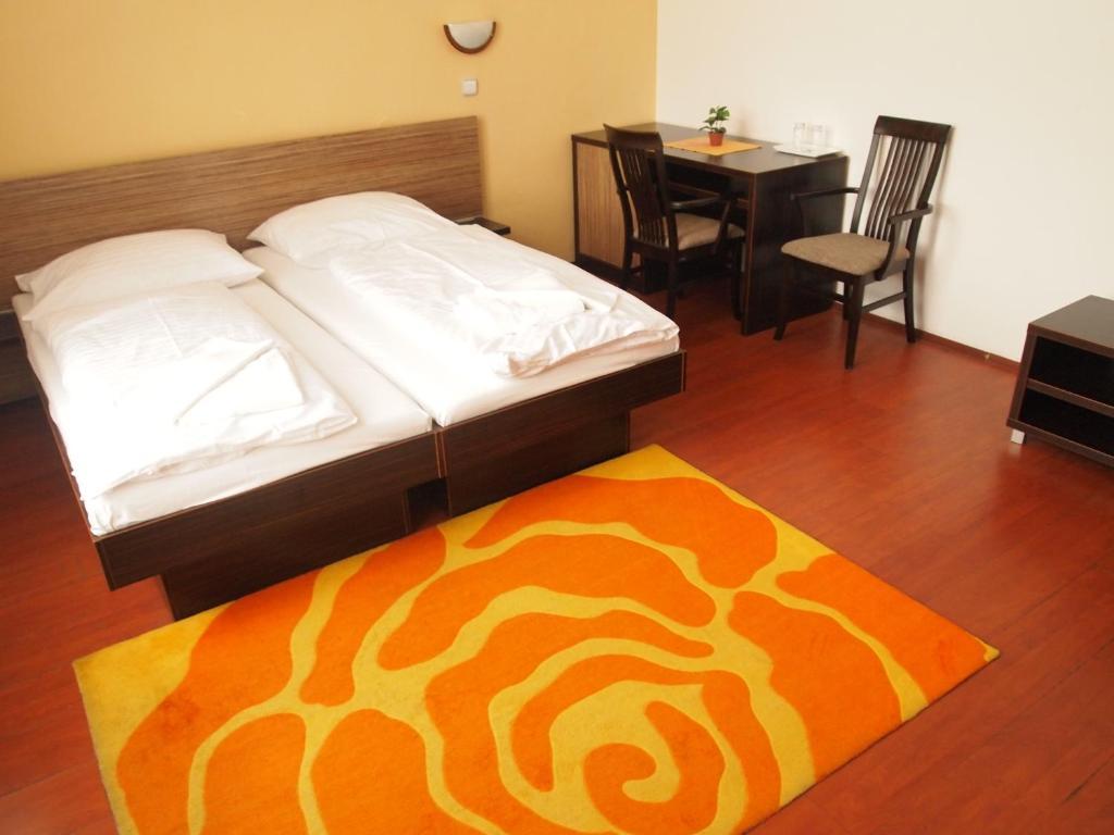 Hotel Faust เดชชิน ภายนอก รูปภาพ